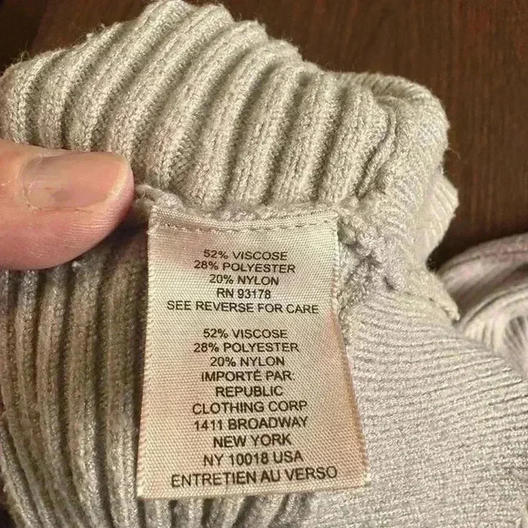 Philosophy Women’s Sz S Taupe Sweater. Poly Blend. 18” Shoulder To Hem. - Picture 6 of 7